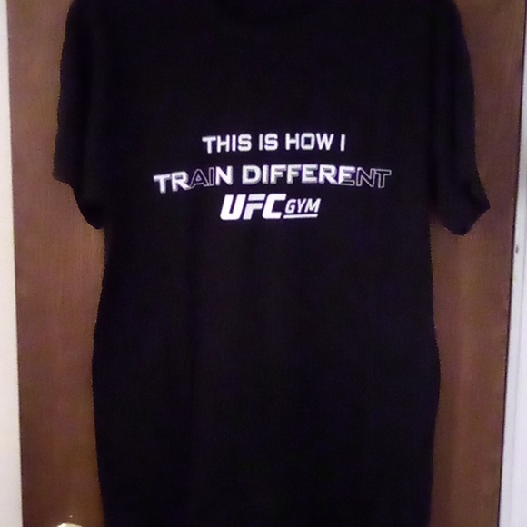 UFC black T-shirt By Zuni, Size Medium, Unisex New Without Tags - Picture 3 of 3